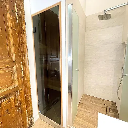Romance Residency With Finn Sauna Budapeste