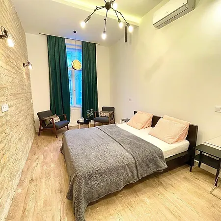 Romance Residency With Finn Sauna Budapeste