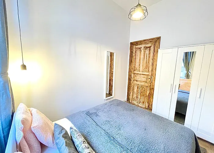 Romance Residency With Finn Sauna * Budapest
